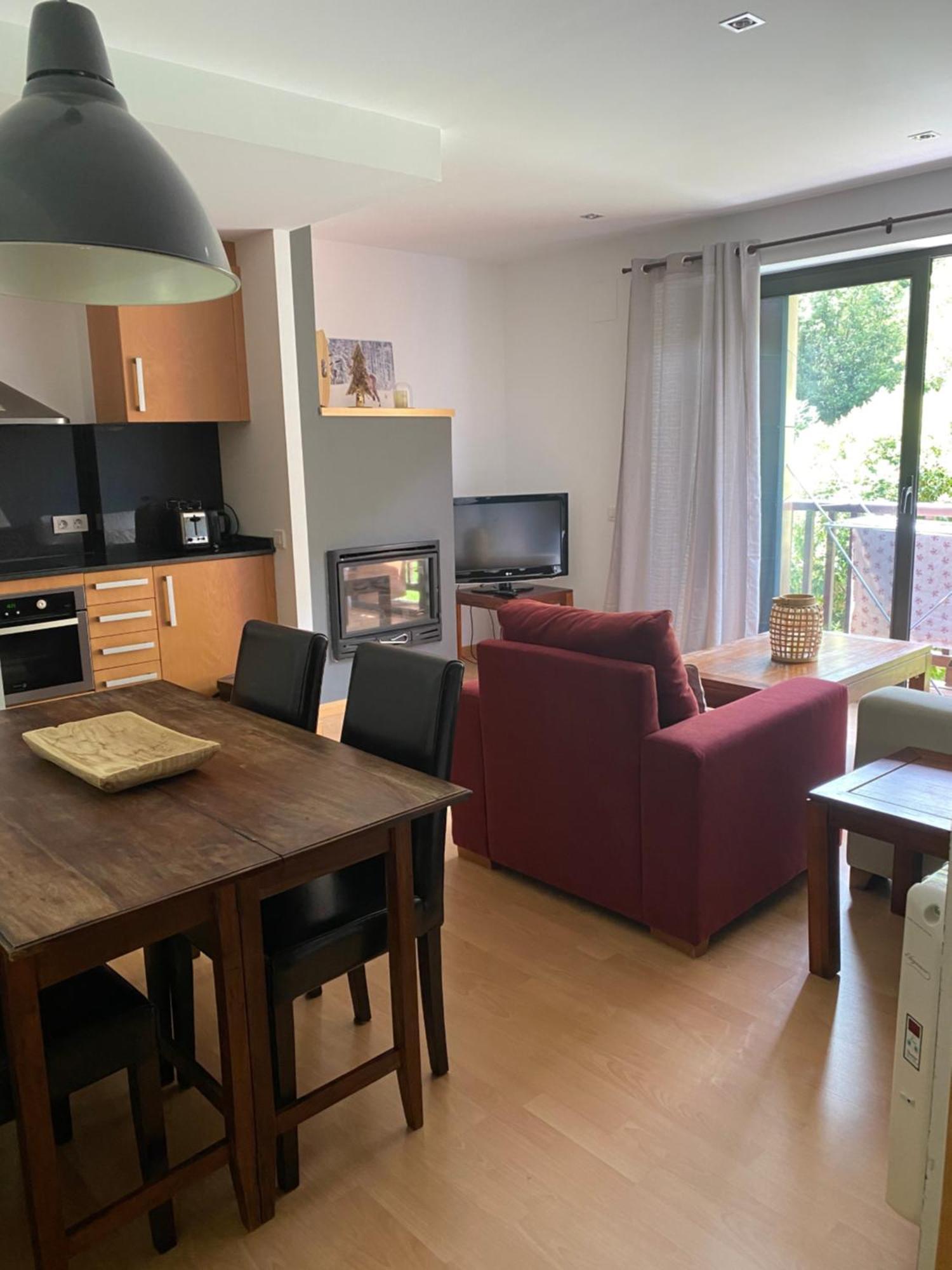 Apartament Hug Roger Valencia D'Aneu Exterior photo